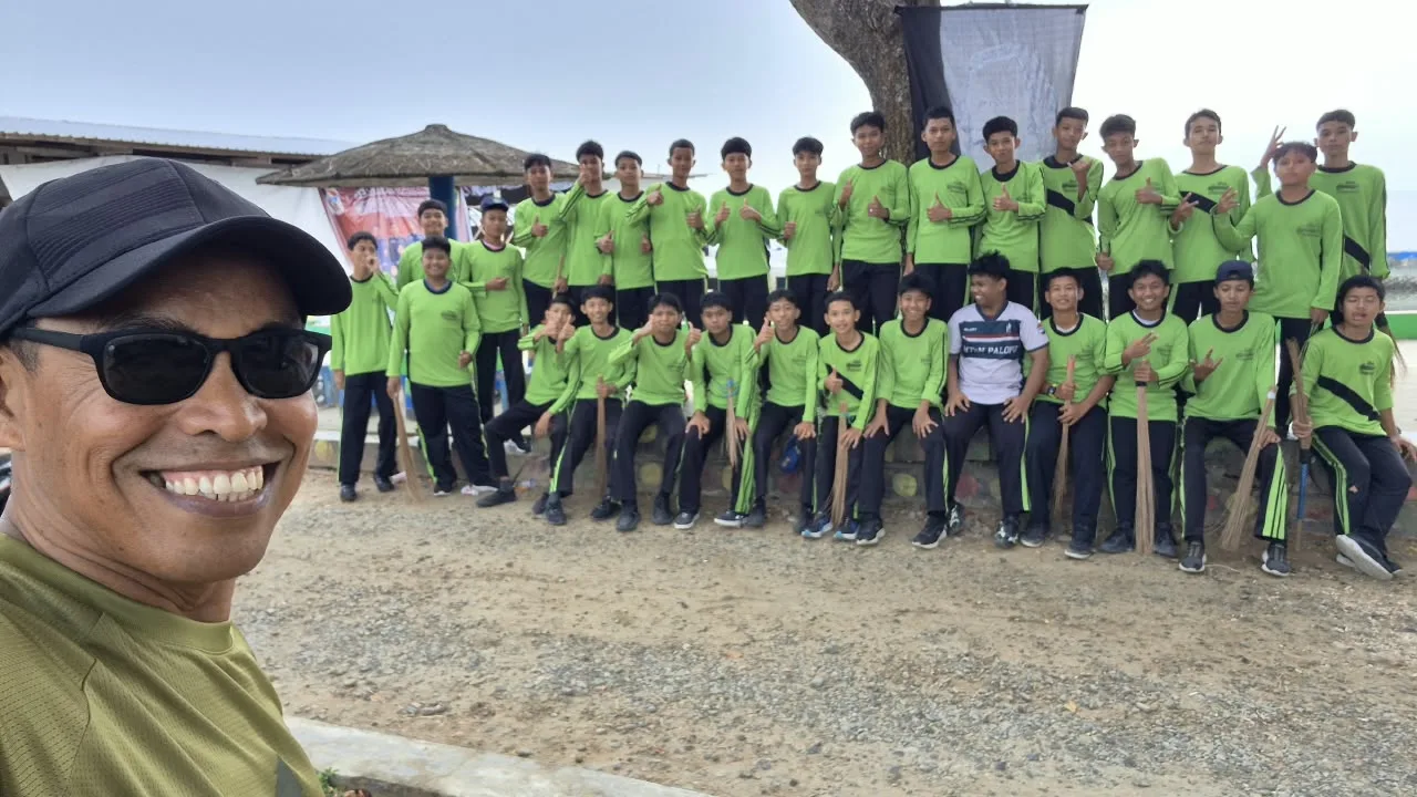 MTSN Kota Palopo Terjunkan 30 Siswa Ikuti Gerakan Wisata Bersih Peringati Hari Parawisata Dunia 2026