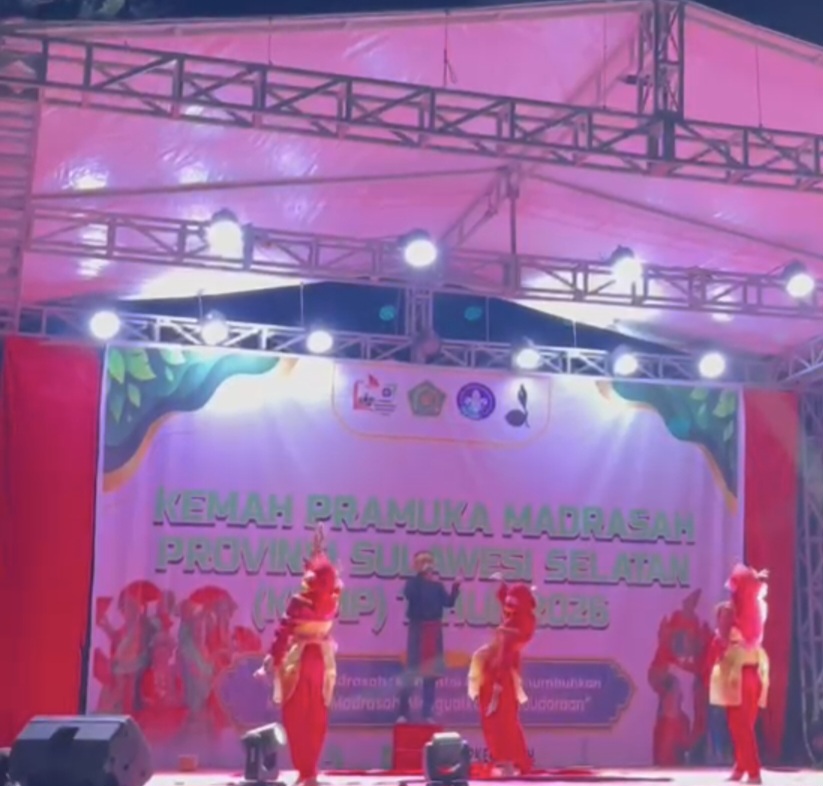 MTSN Kota Palopo Tampil Memukau Lewat Tarian Wayatra Tanah Luwu